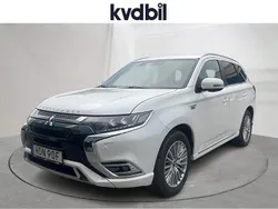 Vit (vit metallic) Begagnad 2019 Mitsubishi Outlander P-HEV SUV | 202 800 kr (Bra pris)