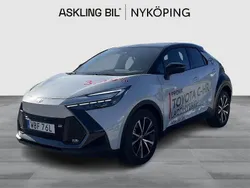 Grå Begagnad 2024 Toyota C-HR Sport SUV | 469 000 kr (Marknadspris)