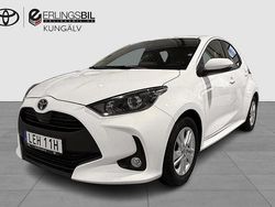 Vit Begagnad 2022 Toyota Yaris Hybrid Active Halvkombi | 184 900 kr (Marknadspris)
