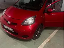 Röd Begagnad 2010 Toyota Aygo Halvkombi | 22 000 kr (Marknadspris)