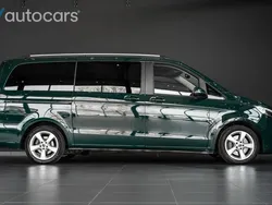Mörkgrön Begagnad 2021 Mercedes V250 Minibuss | 598 750 kr (Marknadspris)