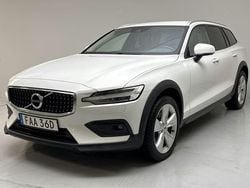 Vit Begagnad 2021 Volvo V60 CC Kombi | 254 000 kr (Bra pris)