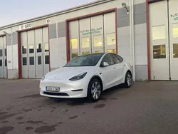 Vit Begagnad 2023 Tesla Model Y Long Range SUV | 549 900 kr (Dyr)