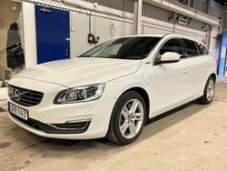 Vit Begagnad 2016 Volvo V60 Summum Kombi | 149 999 kr (Marknadspris)
