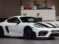 Vit Ny 2025 Porsche 718 Cayman GT4 Sportkupé | 1 949 700 kr (Superpris)