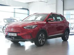 Röd (diamond red) Begagnad 2022 MG ZS Luxury Sedan | 229 900 kr (Bra pris)