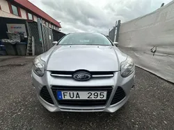 Grå Begagnad 2012 Ford Focus Titanium Halvkombi | 55 000 kr (Marknadspris)