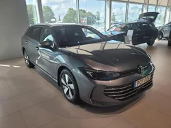Pure white Ny 2024 VW Passat Business Kombi | 439 900 kr (Dyr)