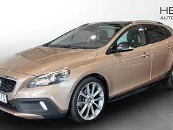 Brun (brown) Begagnad 2015 Volvo V40 CC Summum Kombi | 174 800 kr (Lite dyr)