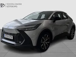 Silver Begagnad 2024 Toyota C-HR Style SUV | 349 900 kr (Marknadspris)