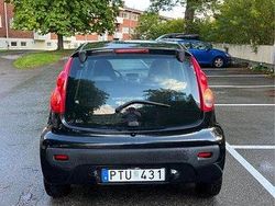 Svart Begagnad 2007 Peugeot 107 Halvkombi | 37 000 kr (Marknadspris)