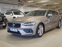 Grå Begagnad 2019 Volvo V60 Momentum Kombi | 269 000 kr (Marknadspris)