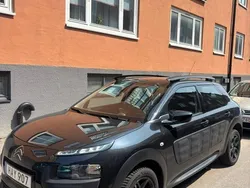 Svart Begagnad 2015 Citroën C4 Cactus PureTech Halvkombi | 68 900 kr (Marknadspris)