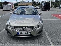 Brun Begagnad 2012 Volvo V60 Kinetic Kombi | 85 000 kr (Bra pris)