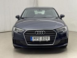 Blå Begagnad 2017 Audi A3 Sportback e-tron Comfort Halvkombi | 142 000 kr