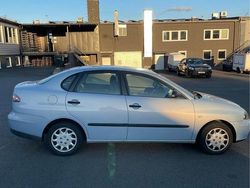 Blå Begagnad 2005 Seat Cordoba Sedan | 25 800 kr