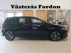 Svart Begagnad 2020 VW Golf VIII GTE Halvkombi | 219 900 kr (Marknadspris)