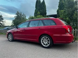 Röd Begagnad 2006 Toyota Avensis Kombi | 26 000 kr (Marknadspris)