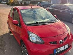 Röd Begagnad 2008 Toyota Aygo Halvkombi | 34 500 kr (Marknadspris)