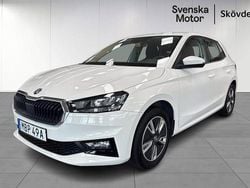 Vit Begagnad 2023 Skoda Fabia Style Halvkombi | 204 900 kr (Marknadspris)