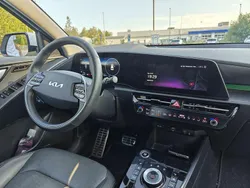 Vit Begagnad 2023 Kia Niro Advance SUV | 265 000 kr (Marknadspris)