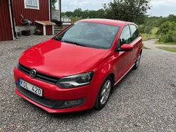 Röd Begagnad 2010 VW Polo Halvkombi | 34 900 kr (Marknadspris)