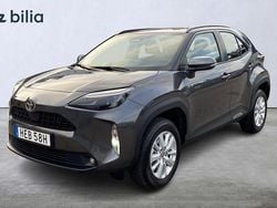 Mörkgrå (grå) Begagnad 2025 Toyota Yaris Hybrid Active SUV | 304 900 kr (Dyr)