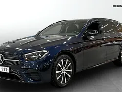 Mörkblå (blue) Begagnad 2023 Mercedes E300 AMG line Kombi | 499 900 kr