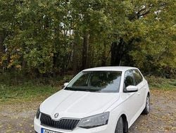 Vit Begagnad 2017 Skoda Fabia Style Halvkombi | 89 900 kr (Marknadspris)