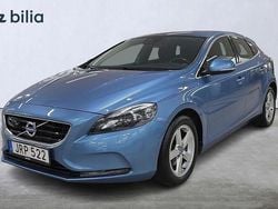Blå Begagnad 2015 Volvo V40 Momentum Halvkombi | 109 000 kr (Marknadspris)