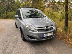 Grå Begagnad 2011 Opel Zafira Minibuss | 17 000 kr