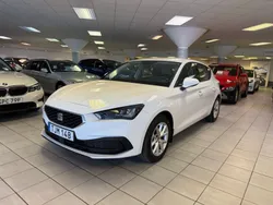 Vit Begagnad 2023 Seat Leon Style Halvkombi | 209 900 kr (Marknadspris)