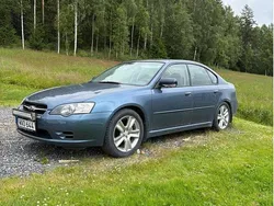 Blå Begagnad 2004 Subaru Legacy Sedan | 25 000 kr (Marknadspris)
