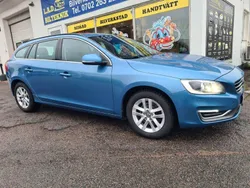 Blå Begagnad 2014 Volvo V60 Momentum Kombi | 120 900 kr (Marknadspris)