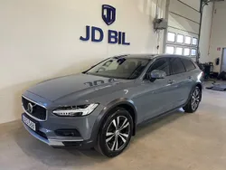 Grå Begagnad 2021 Volvo V90 CC Momentum Kombi | 399 800 kr (Marknadspris)