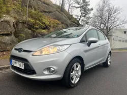 Grå Begagnad 2010 Ford Fiesta Titanium Halvkombi | 39 900 kr (Marknadspris)