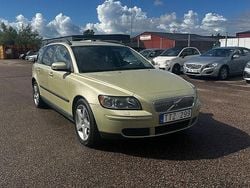 Ljusgrön Begagnad 2006 Volvo V50 Kinetic Kombi | 49 500 kr (Marknadspris)