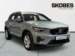 Grå Begagnad 2024 Volvo XC40 Core SUV | 384 500 kr (Marknadspris)
