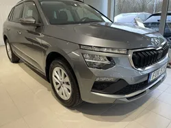 Grå Ny 2025 Skoda Kamiq Selection SUV | 329 100 kr (Marknadspris)