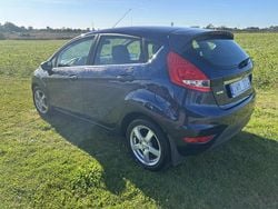 Blå Begagnad 2010 Ford Fiesta Titanium Halvkombi | 37 000 kr (Marknadspris)