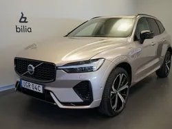 Ljusgrå (grå) Begagnad 2025 Volvo XC60 Plus SUV | 599 500 kr (Marknadspris)