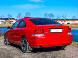 Röd Begagnad 2005 Volvo S60 Summum Sedan | 31 500 kr (Superpris)