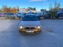 Gul Begagnad 2000 Toyota Corolla Halvkombi | 18 900 kr (Marknadspris)