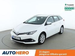Vit Begagnad 2017 Toyota Auris Touring Sports Active Kombi | 187 000 kr (Marknadspris)