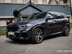 Grå Begagnad 2021 BMW X5 iPerformance SUV | 599 900 kr (Marknadspris)