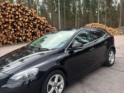 Svart Begagnad 2013 Volvo V40 Momentum Kombi | 62 000 kr (Marknadspris)