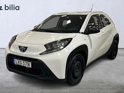Vit Begagnad 2022 Toyota Aygo Halvkombi | 159 900 kr (Marknadspris)