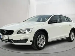 Vit Begagnad 2018 Volvo V60 CC Standard Kombi | 145 000 kr (Superpris)