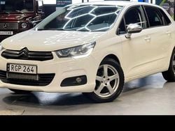 Vit Begagnad 2016 Citroën C4 Halvkombi | 99 900 kr (Marknadspris)