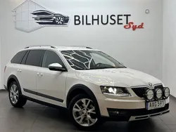Vit Begagnad 2016 Skoda Octavia Scout Kombi | 178 500 kr (Marknadspris)